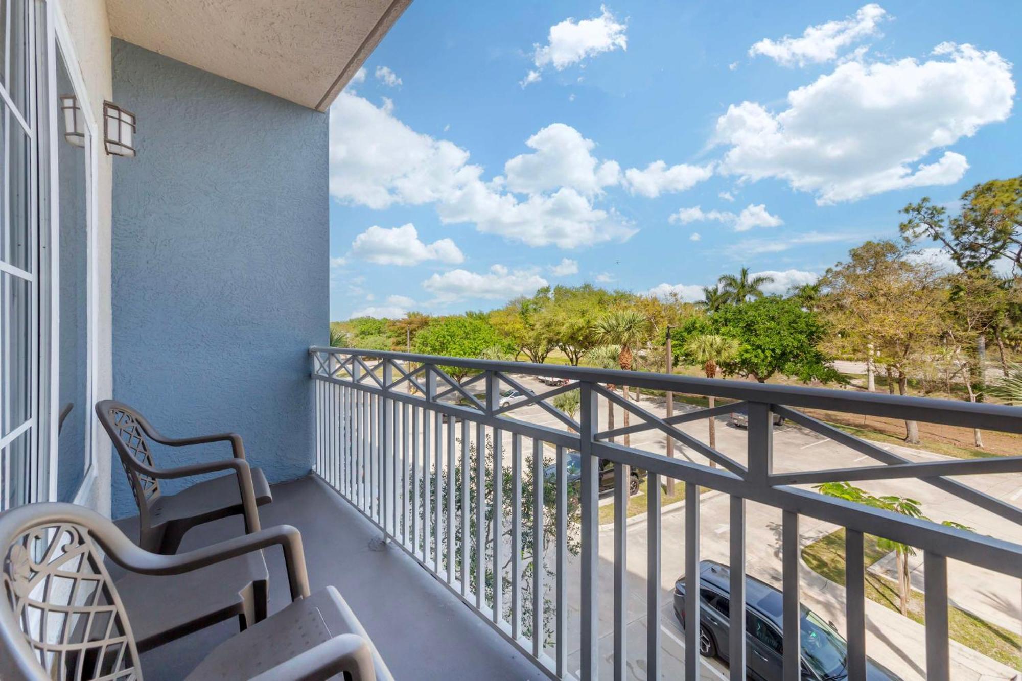 Best Western Naples Plaza Hotel Vineyards Экстерьер фото
