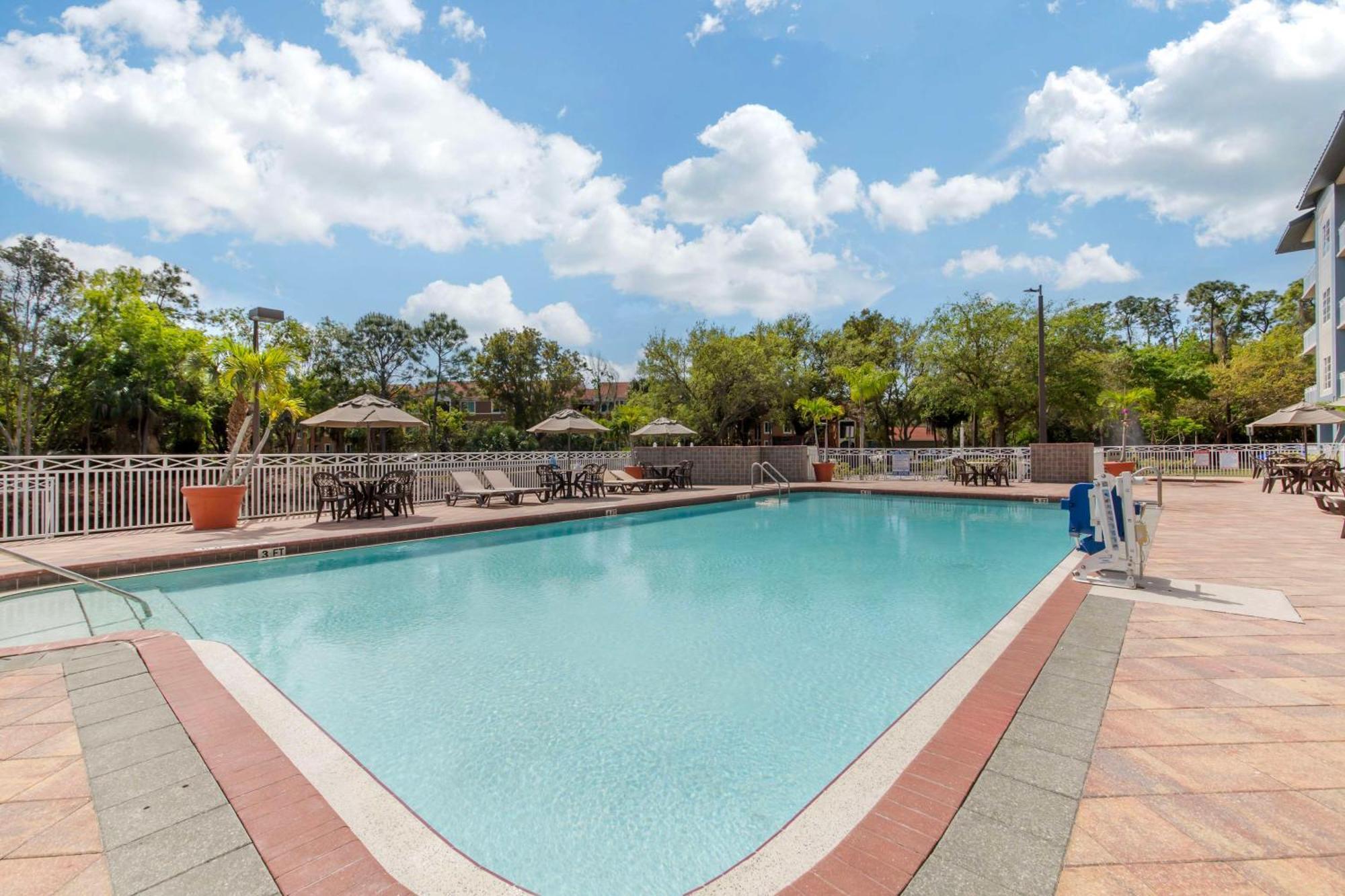 Best Western Naples Plaza Hotel Vineyards Экстерьер фото