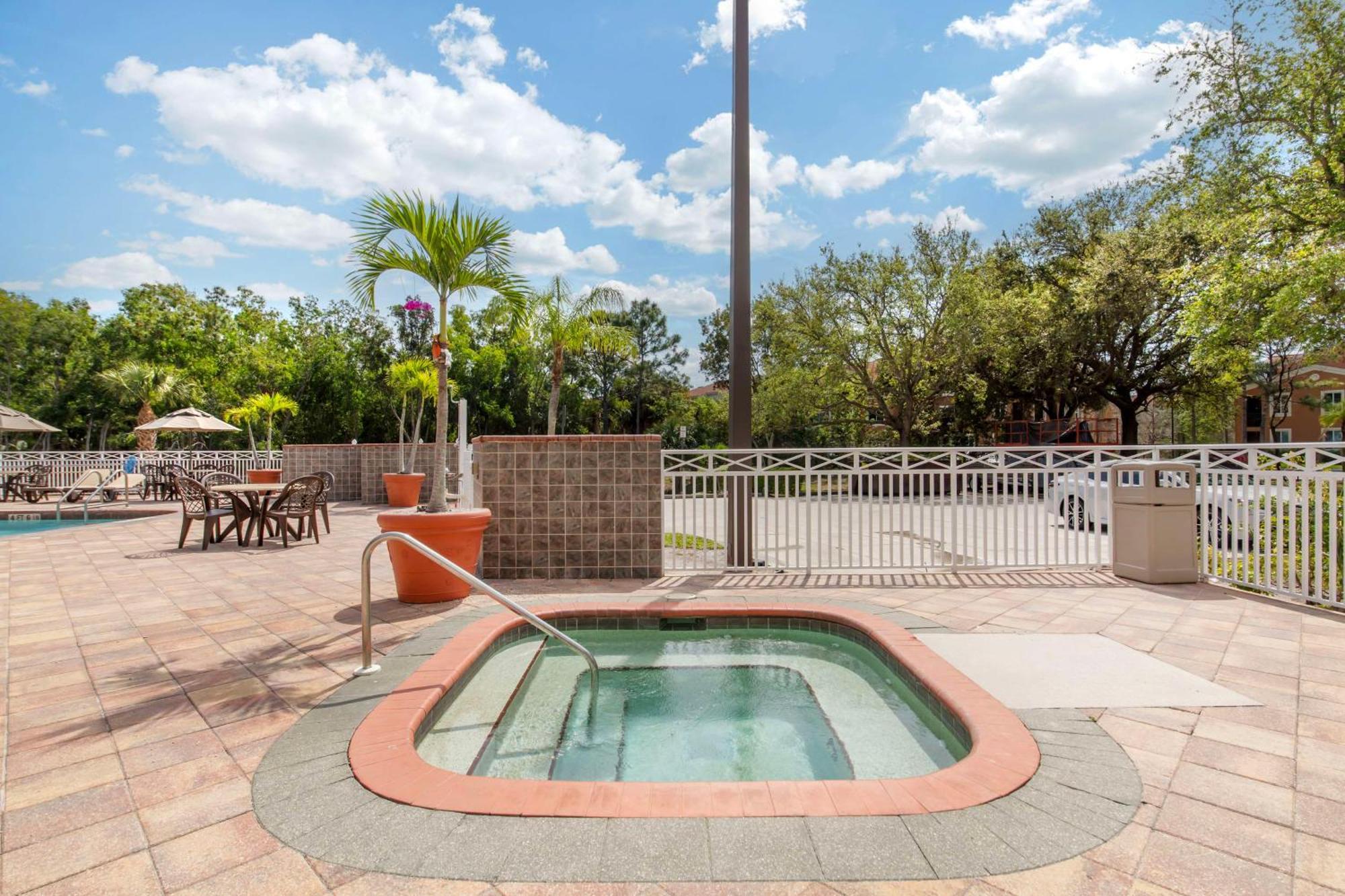 Best Western Naples Plaza Hotel Vineyards Экстерьер фото