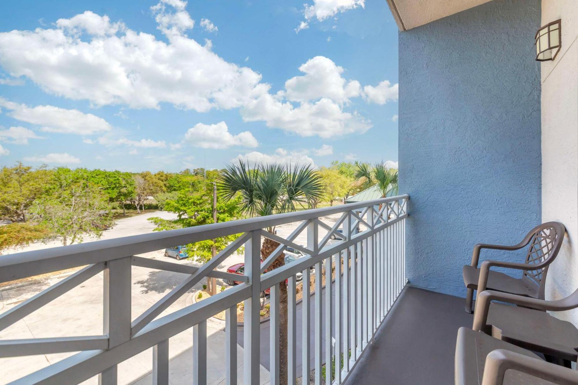 Best Western Naples Plaza Hotel Vineyards Экстерьер фото