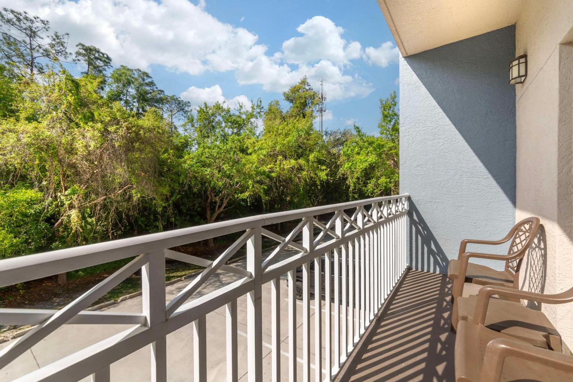 Best Western Naples Plaza Hotel Vineyards Экстерьер фото